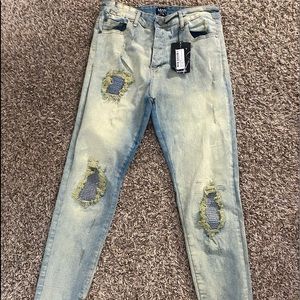 Distressed skinny jeans